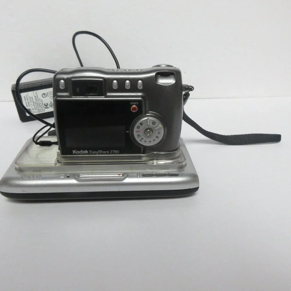 Kodak Easyshare 2760 6.1 Mega Pixel And Charger 2 Brand New Batteries Tested